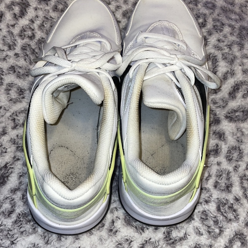 Nike running shoes size 11 - Picture 2 of 3